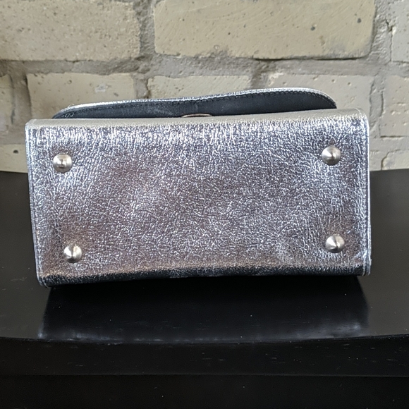 Vintage Silver Metal Handle Purse - Picture 7 of 9